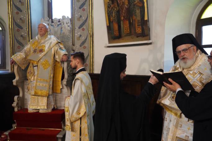 انجيل القيامة بلغات مختلفة