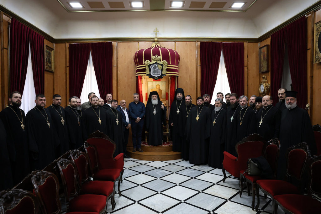 Патриарх Иерусалимский Феофил встретился с паломнической группой духовенства Православной Церкви Молдовы