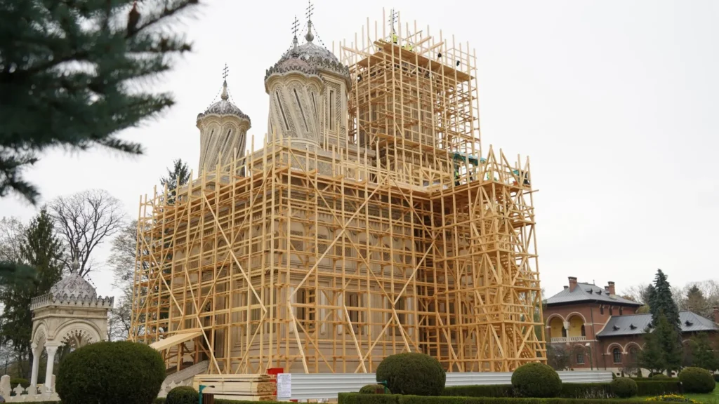 A început restaurarea vechii Catedrale Arhiepiscopale din Curtea de Argeș