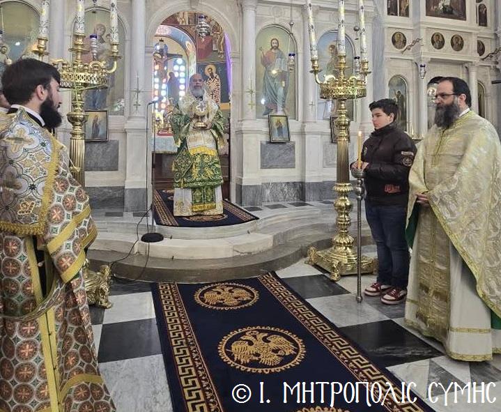 Ο Μητροπολίτης Χρυσόστομος στον Ενοριακό Ιερό Ναό της Αγίας Τριάδος Σύμης
