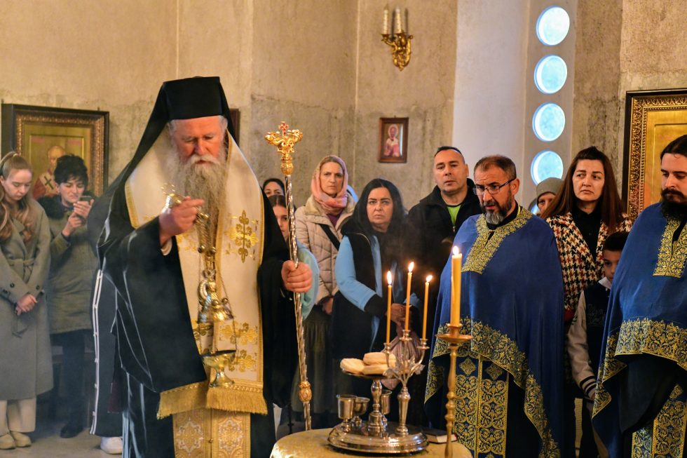 Вечерња служба у навечерје празника Благовијести, служио Митрополит Јоаникије