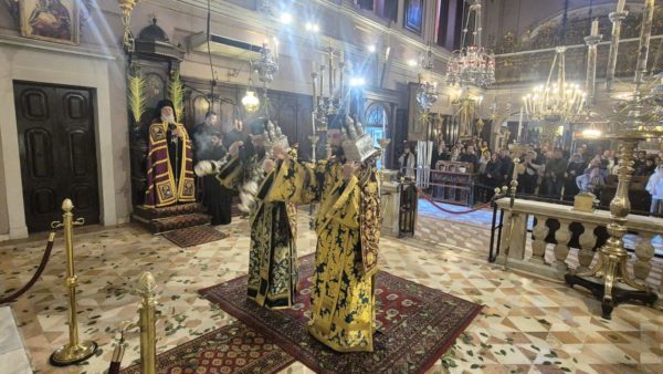 Εσπερινός των Βαΐων και ανάμνηση του θαύματος του Αγίου Σπυρίδωνος στην Κέρκυρα