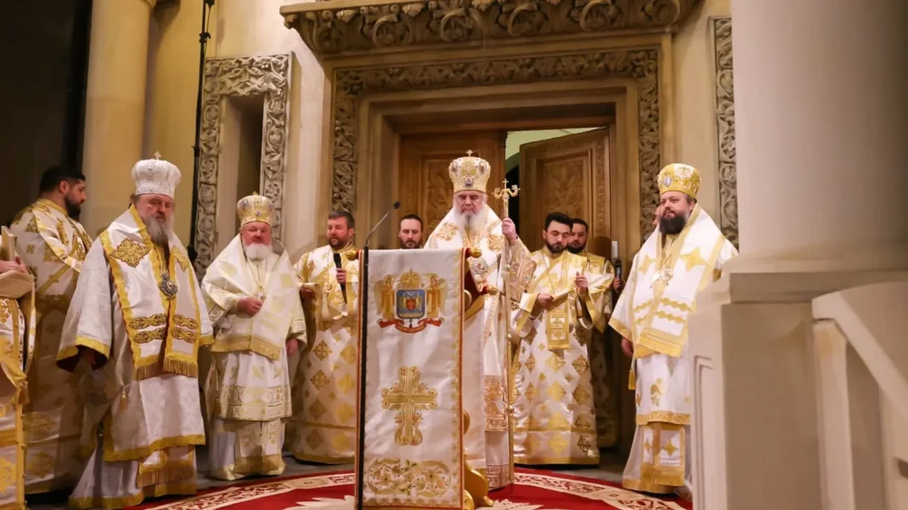 Învierea lui Hristos este izvor de pace și bucurie, spune Patriarhul Daniel