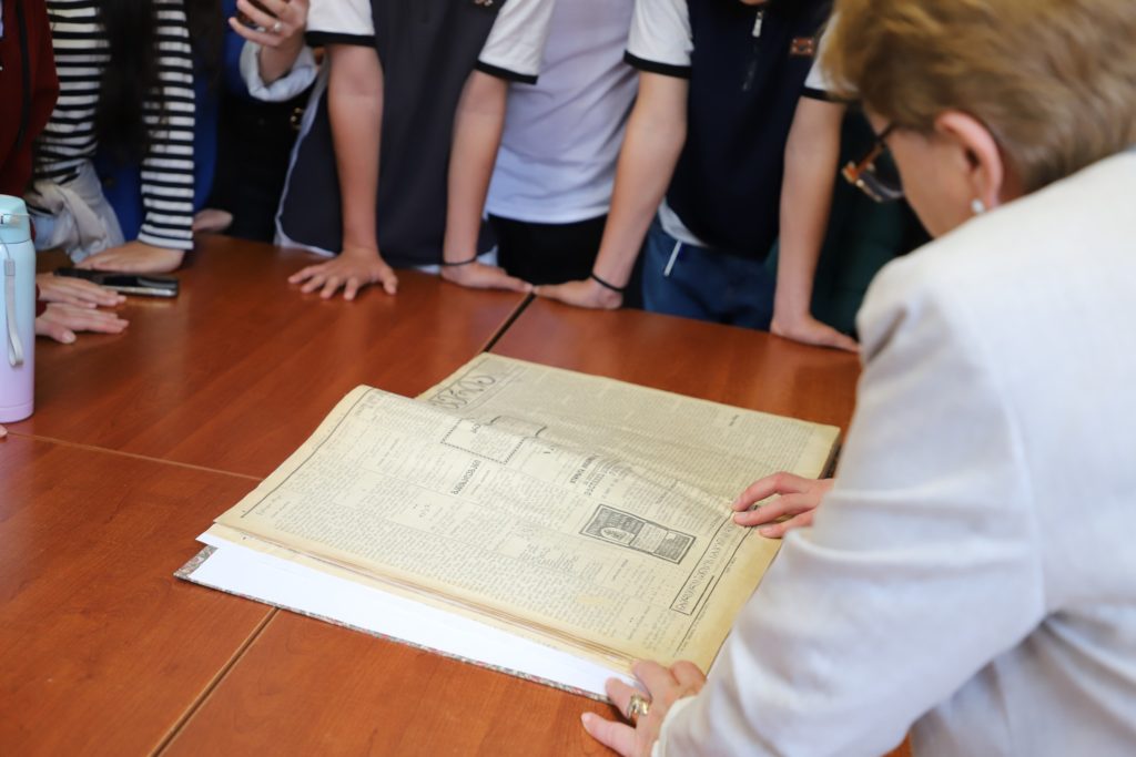 დაიწყო ღირებულებითი განათლების კლუბის წევრ მოსწავლეთა ვიზიტები ილია ჭავჭავაძის სახელობის ეროვნულ ბიბლიოთეკაში