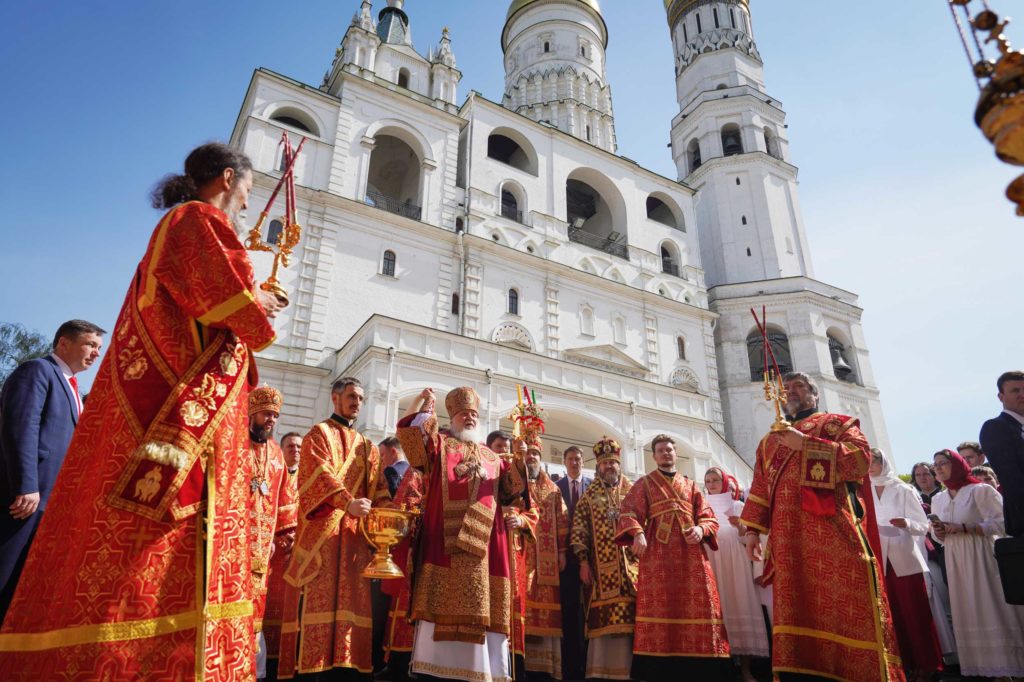 В понедельник Светлой седмицы Святейший Патриарх Кирилл совершил Литургию в Успенском соборе Московского Кремля