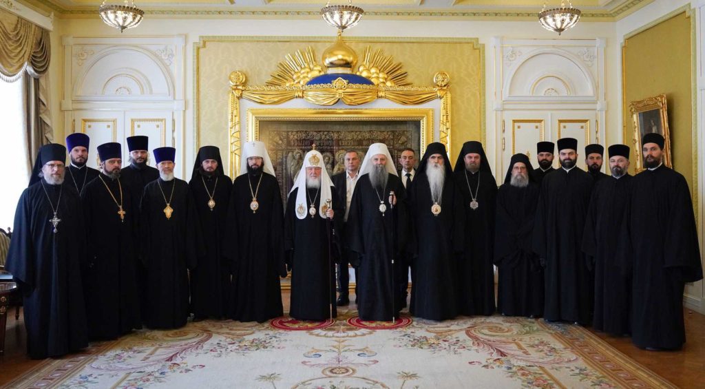 Патријарх српски г. Порфирије разговарао Патријархом московским и све Русије г. Кирилом