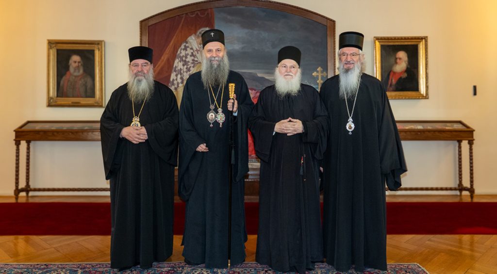 Патријарх Порфирије разговарао са митрополитом Атанасијем и игуманом Јефремом