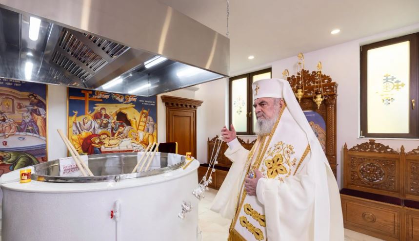 Ξεκίνησε η προετοιμασία του Αγίου Μύρου στο Πατριαρχείο Ρουμανίας