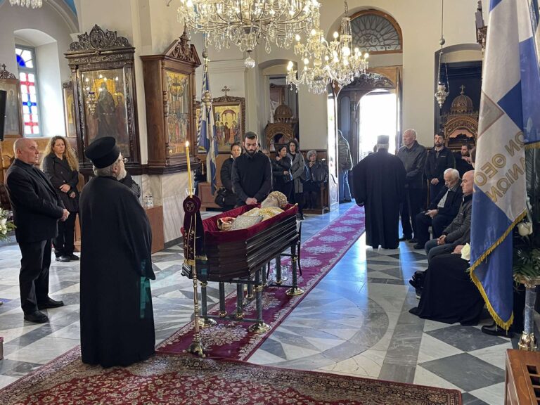 Χανιά: Για δεύτερη ημέρα συνεχίζεται το λαϊκό προσκύνημα του σκηνώματος του μακαριστού Μητροπολίτη κυρού Δαμασκηνού