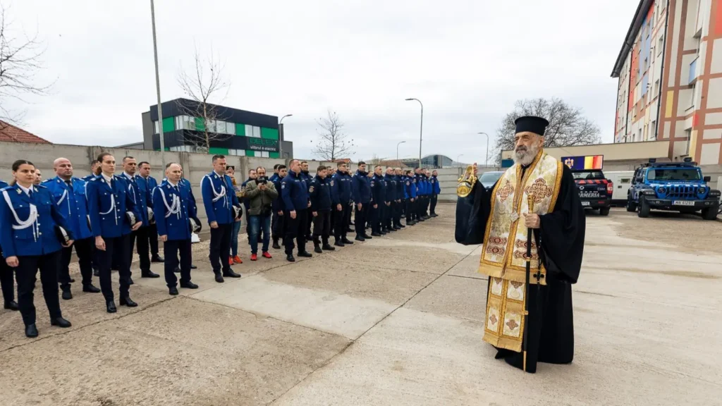 175 de ani de la înființarea Jandarmeriei, aniversați la Alba Iulia: Arhiepiscopul Irineu a sfințit o troiță