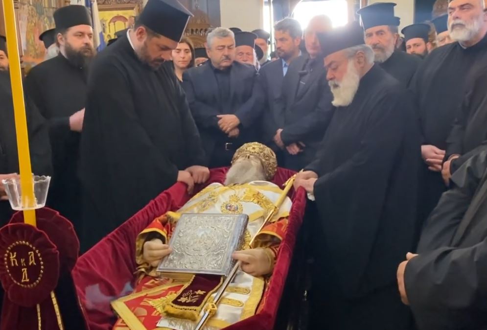 Η πενθηφόρος πόλη των Χανίων υποδέχθηκε τον γόνο και Ποιμενάρχη της, Μητροπολίτη Κυδωνίας και Αποκορώνου κυρό Δαμασκηνό