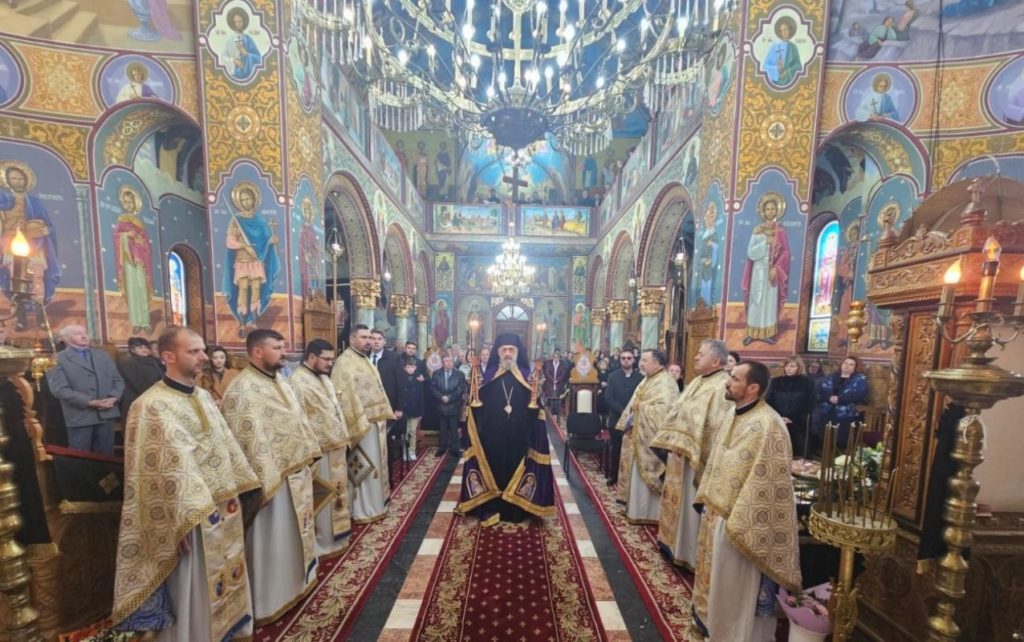 Liturghie arhierească în Parohia Bistra Mureșului