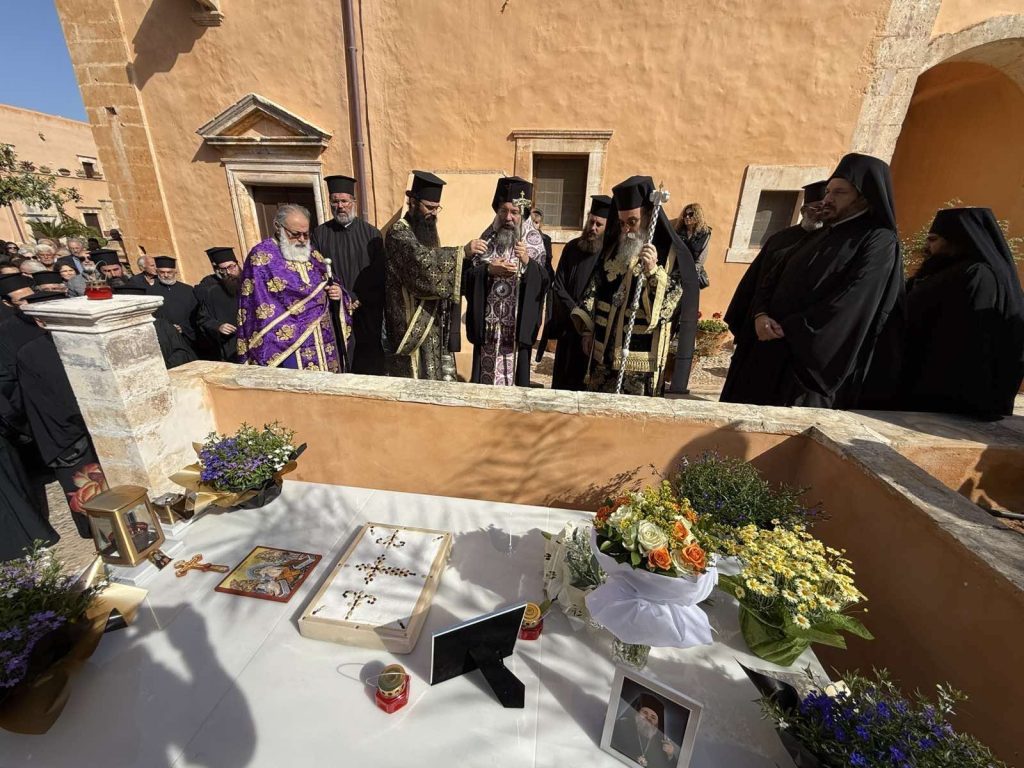 Αρχιερατικό Μνημόσυνο του Μητροπολίτη Κυδωνίας και Αποκορώνου κυρού Δαμασκηνού στη Μονή της μετανοίας του