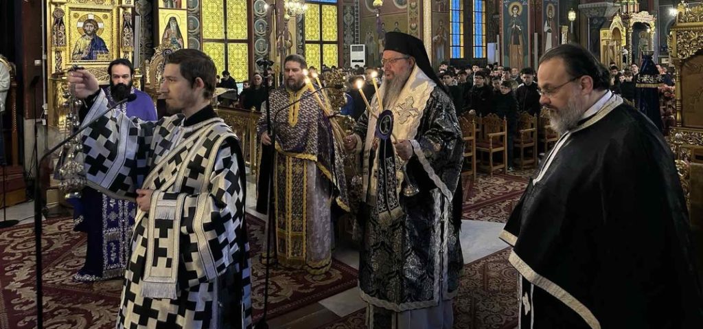 Προηγιασμένη Θεία Λειτουργία για τους μαθητές της Δ/θμιας Εκπαίδευσης της Ενορίας του Αγίου Νικολάου Λαρίσης