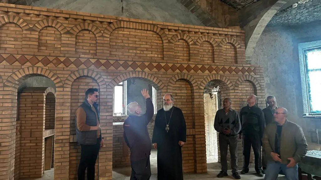 Vizită arhierească la o biserică din județul Vaslui