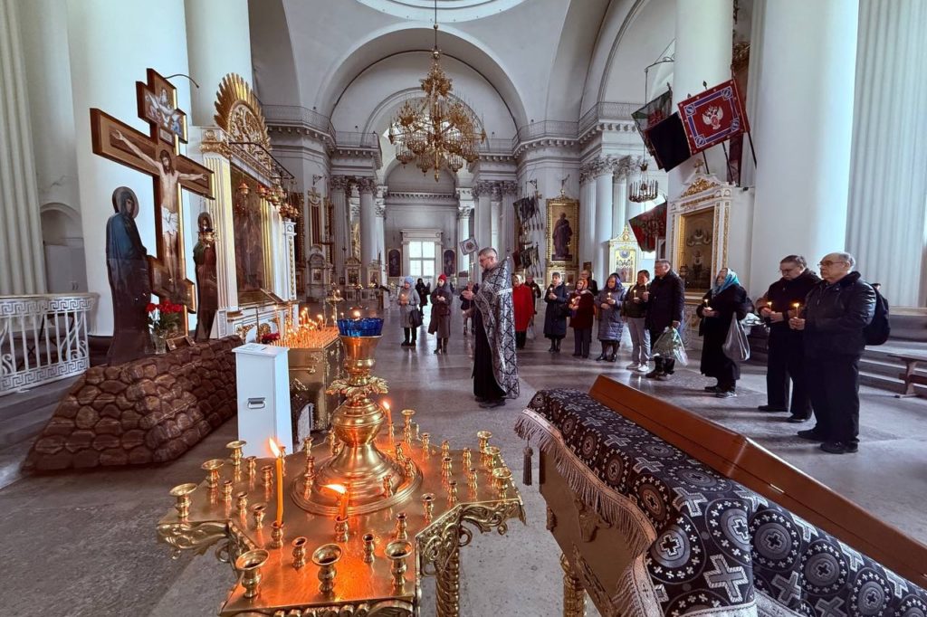 В восьмую годовщину теракта в петербургском метрополитене в Санкт-Петербурге молитвенно помянули погибших