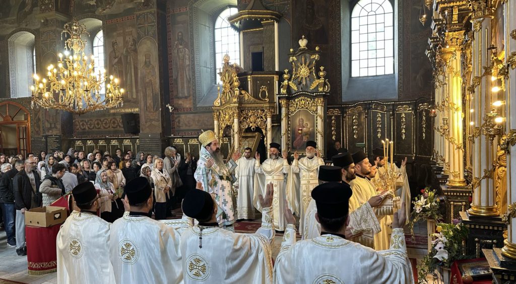 Епископ Јеротеј богослужио на Цвети у Саборном храму у Шапцу