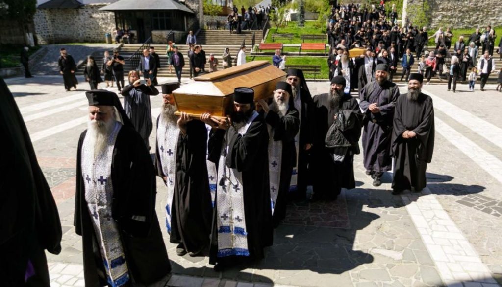 Mănăstirea Sihăstria: au fost deshumate moaştele Sfinților Cuvioși Cleopa și Paisie