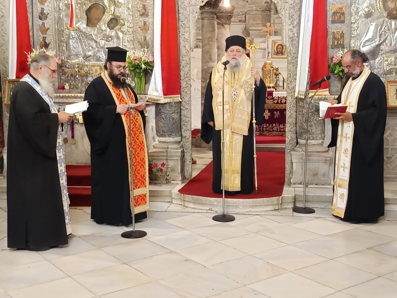 Ιερά Παράκληση από τον Μητροπολίτη Παροναξίας για τους μαθητές που διαγωνίζονται στις Πανελλήνιες Εξετάσεις