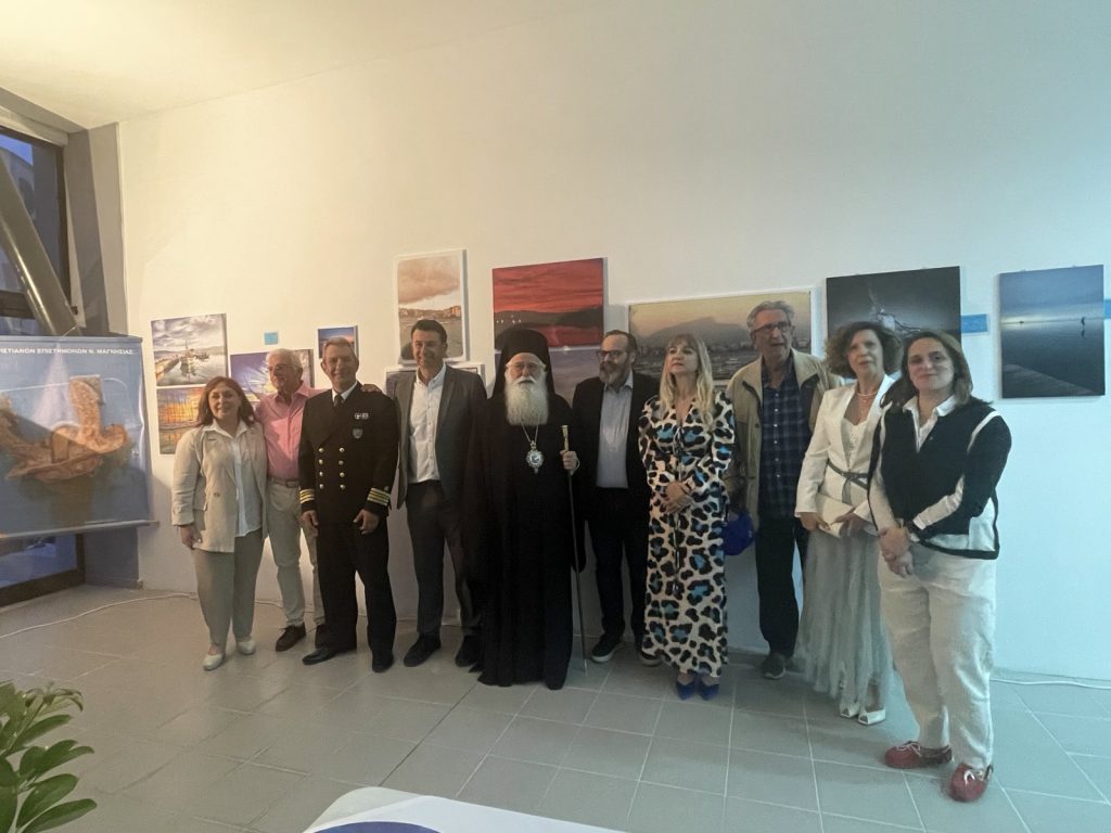 Έκθεση των στελεχών του Λιμενικού εγκαινίασε ο Μητροπολίτης Δημητριάδος (ΦΩΤΟ)