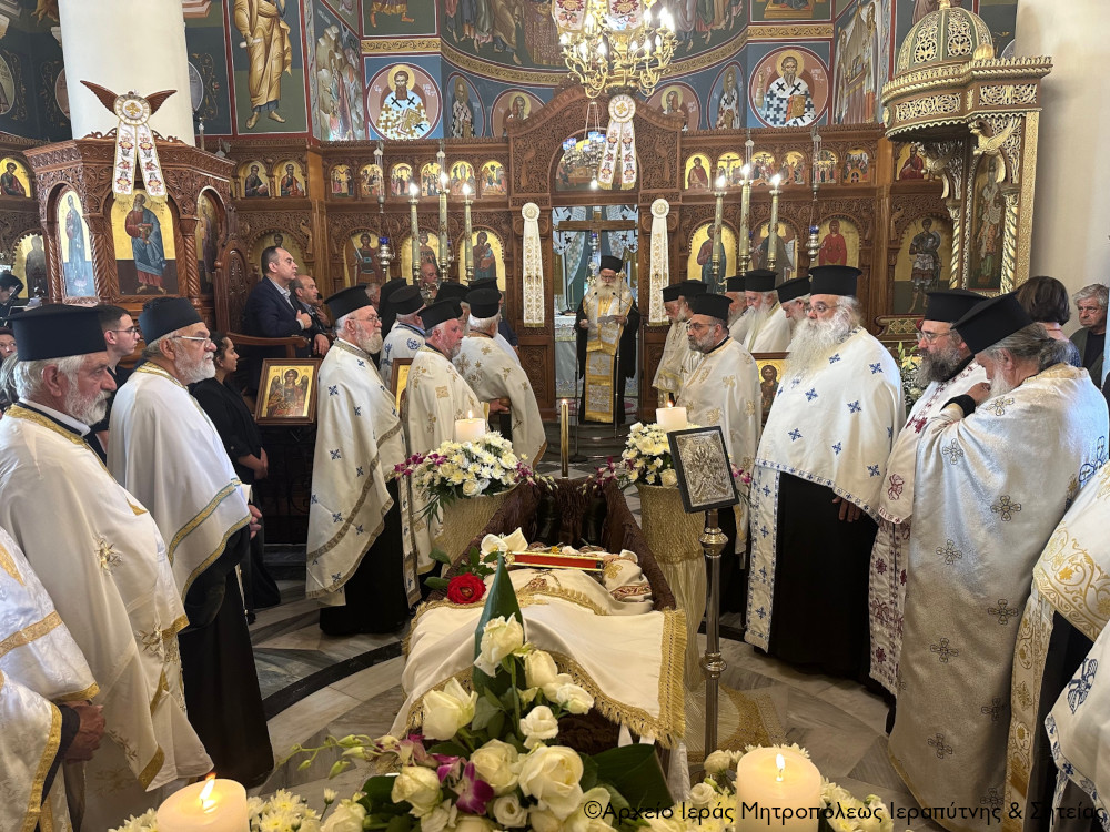 Η Εξόδιος Ακολουθία του μακαριστού Ιερέως Μιχαήλ Θαλασσινού στον Ιερό Καθεδρικό Ναό της Αγίας Αικατερίνης Σητείας