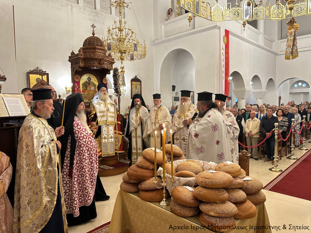 O Aρχιερατικός Εσπερινός στον πανηγυρίζοντα Ιερό Καθεδρικό Ναό Αγίας Φωτεινής Ιεράπετρας