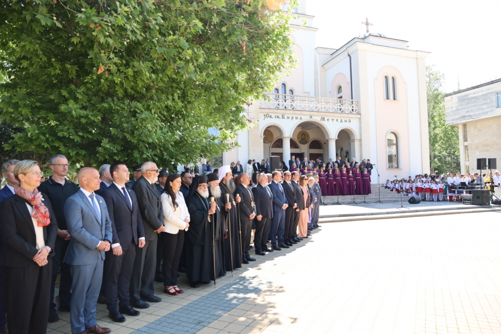 Празникът на светите братя Кирил и Методий в Ловеч и първо посещение на Българския патриарх Даниил в Ловчанска епархия