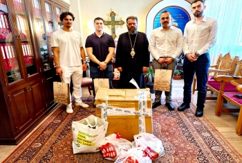 Μέλη του Συλλόγου Κρητών “Ερωτόκριτος” στο Μητροπολίτη Μαρωνείας