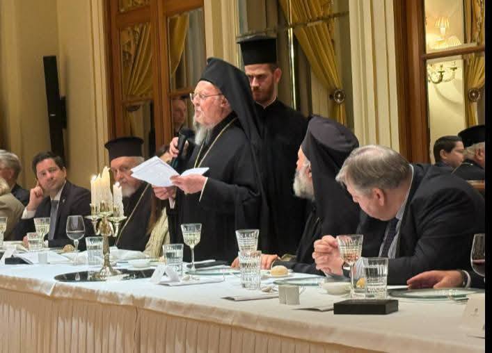 تكريم رئيس اساقفة أستراليا بمنحه دكتورة فخرية