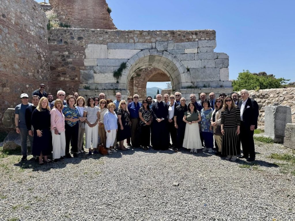 Ο Αμερικής Ελπιδοφόρος με προσκυνητές στη Νίκαια της Βιθυνίας