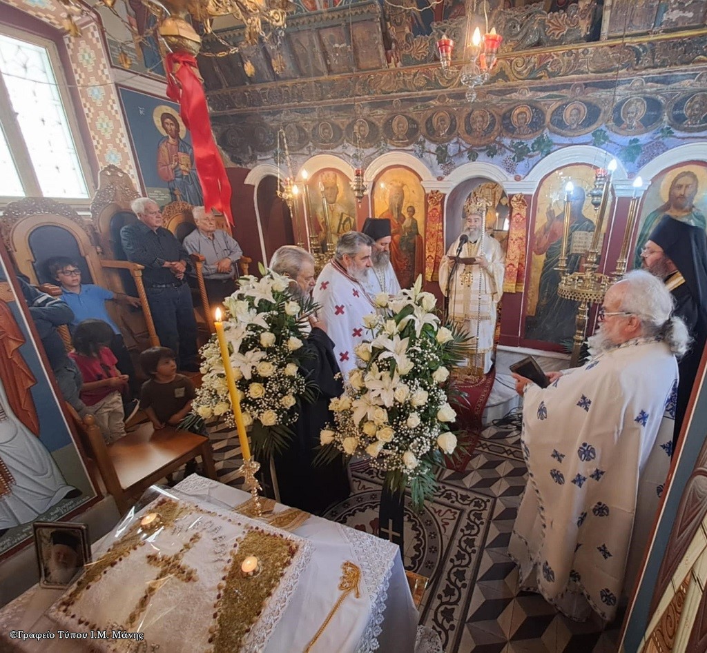 Το 40νθήμερο μνημόσυνο του αειμνήστου ιερέως π. Νικολάου Αραπάκη τέλεσε ο Μητροπολίτης Μάνης