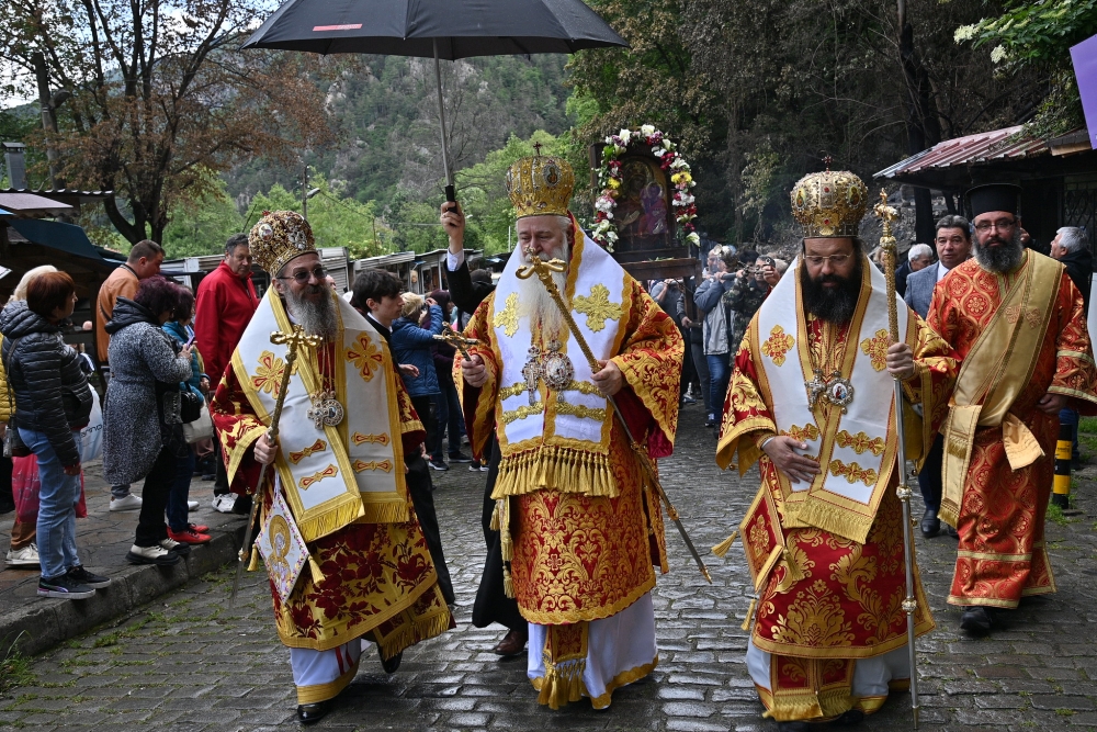 Преполовение в Асеновград и водосвет в Бачковската света обител