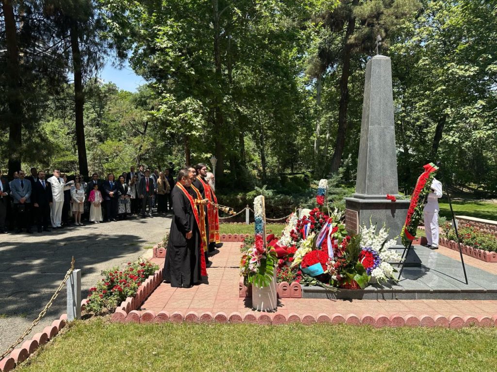 В День Победы в Тегеране совершены панихиды на могилах советских воинов