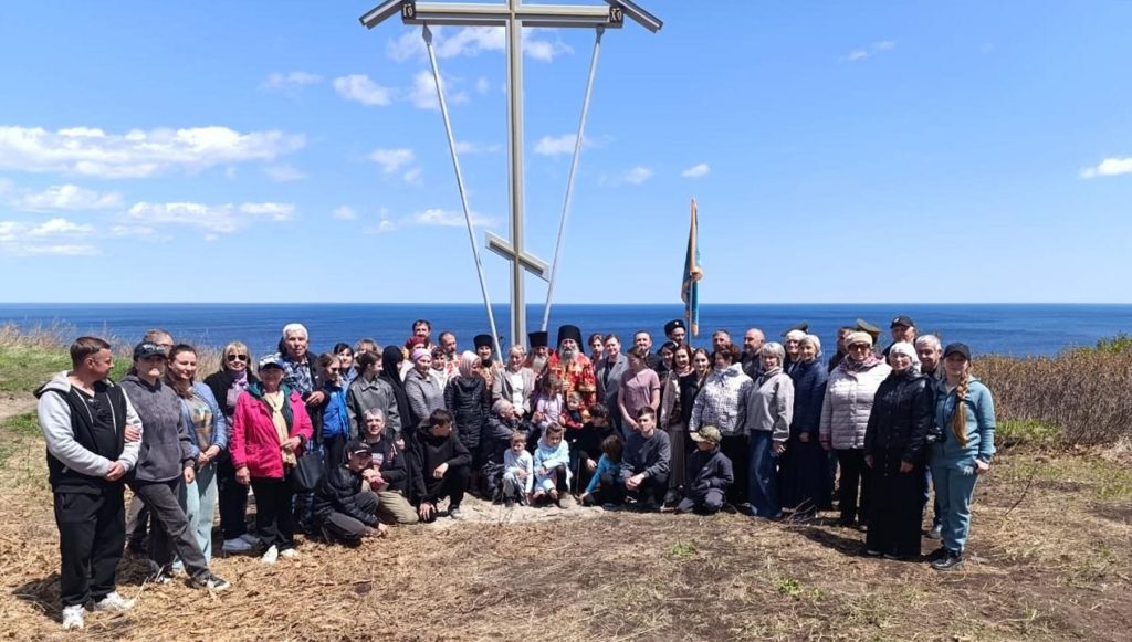 В память экспедиции Михаила Венюкова на берегу Японского моря установлен поклонный крест