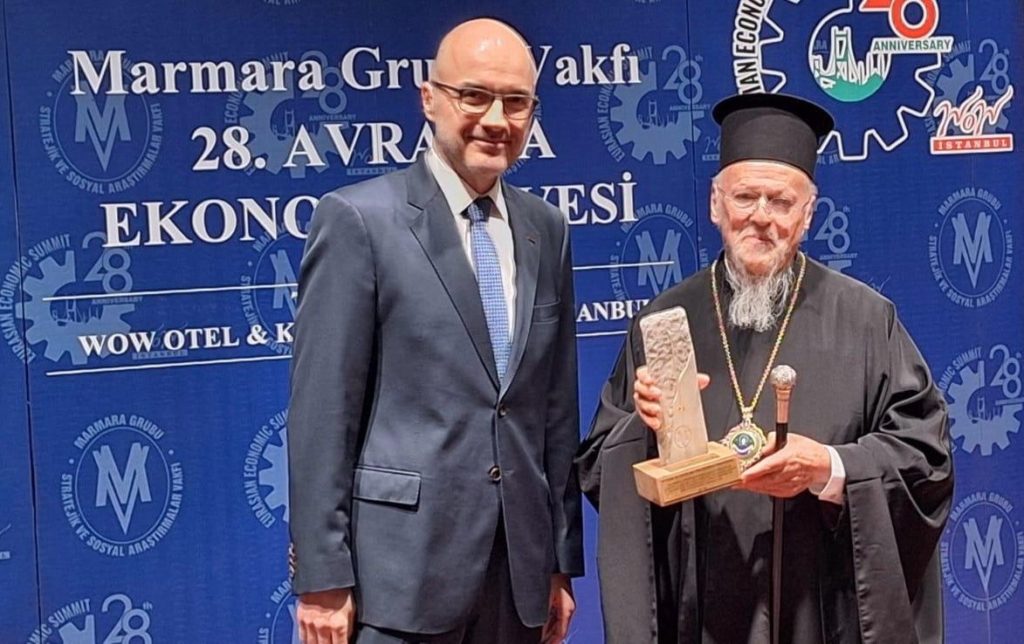 Ecumenical Patriarch awarded by the Marmara Grubu Vakfi Foundation
