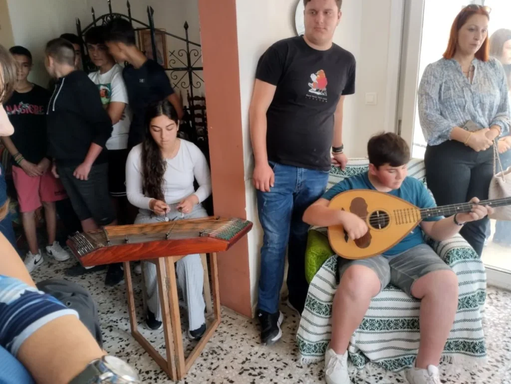 Επίσκεψη μαθητών Γυμνασίου στο Ισιδώρειο Γηροκομείο Λέρου