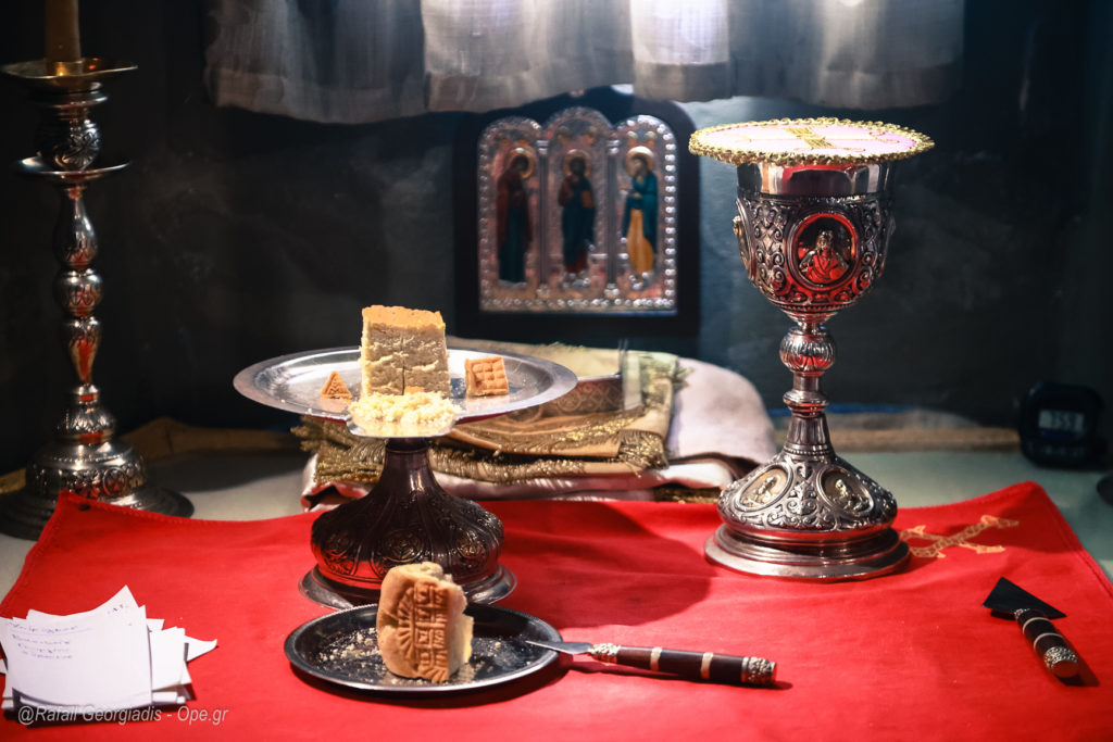 ΖΩΝΤΑΝΑ: Κυριακή των Μυροφόρων στον Ιερό Ναό Αγίου Γεωργίου Παπάγου – Ψάλλει η Ελληνική Βυζαντινή Χορωδία