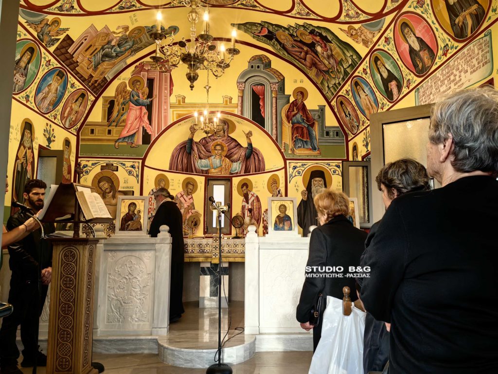 Ιερά παράκληση για τους μαθητές στο εκκλησάκι του Αγίου Παϊσίου στο Ναύπλιο