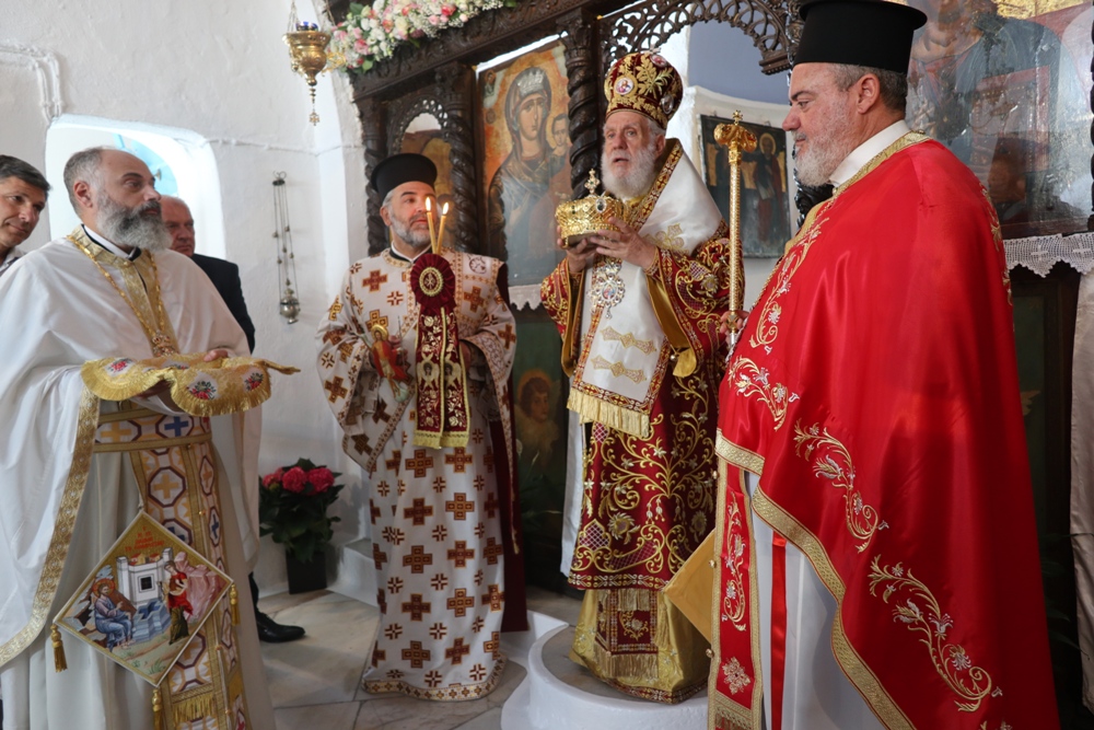 Ο Μητροπολίτης Σύρου ιερούργησε στον πάλαι ποτέ Μητροπολιτικό Ναό της Αγίας Ελένης Κάστρου Μυκόνου