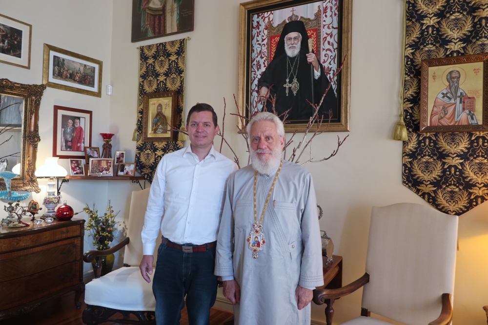 Εθιμοτυπική Επίσκεψη του νέου Διευθυντή της Εθνικής Τράπεζας Σύρου στον Μητροπολίτη Δωρόθεο