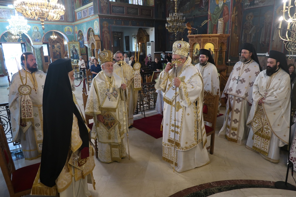 Τρισαρχιερατική Θεία Λειτουργία στον Ιερό Ναό Αγίου Ιωάννου Κυνηγού οδού Βουλιαγμένης