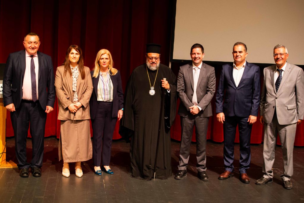 Τιμητική διάκριση στον Πρύτανη του ΕΚΠΑ από την Ιερά Μητρόπολη Μεσσηνίας