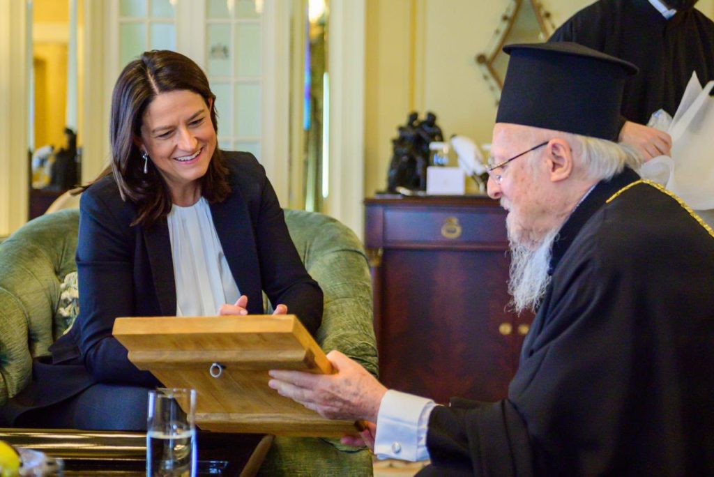 Minister Niki Kerameus pays a visit to Ecumenical Patriarch Bartholomew in Athens