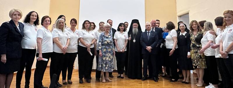 Τιμητική πλακέτα στον Μητροπολίτη Ναυπάκτου από τον Ε.Ε.Σ.