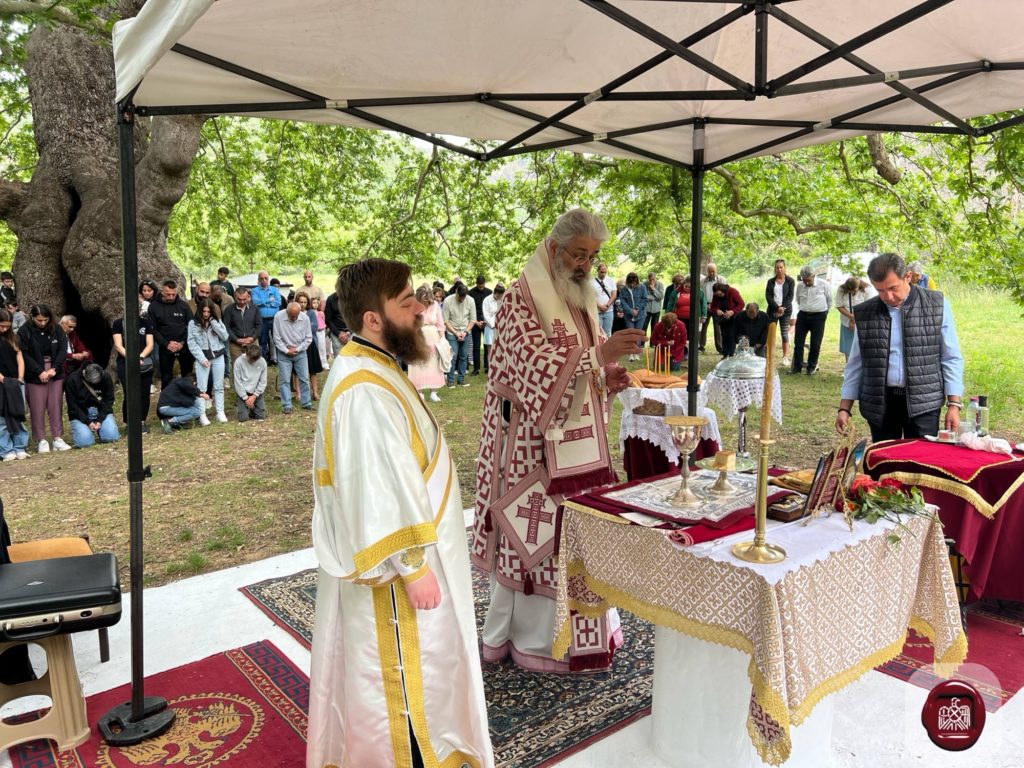 Αρχιερατική Θεία Λειτουργία στους Αγίους Θεοδώρους