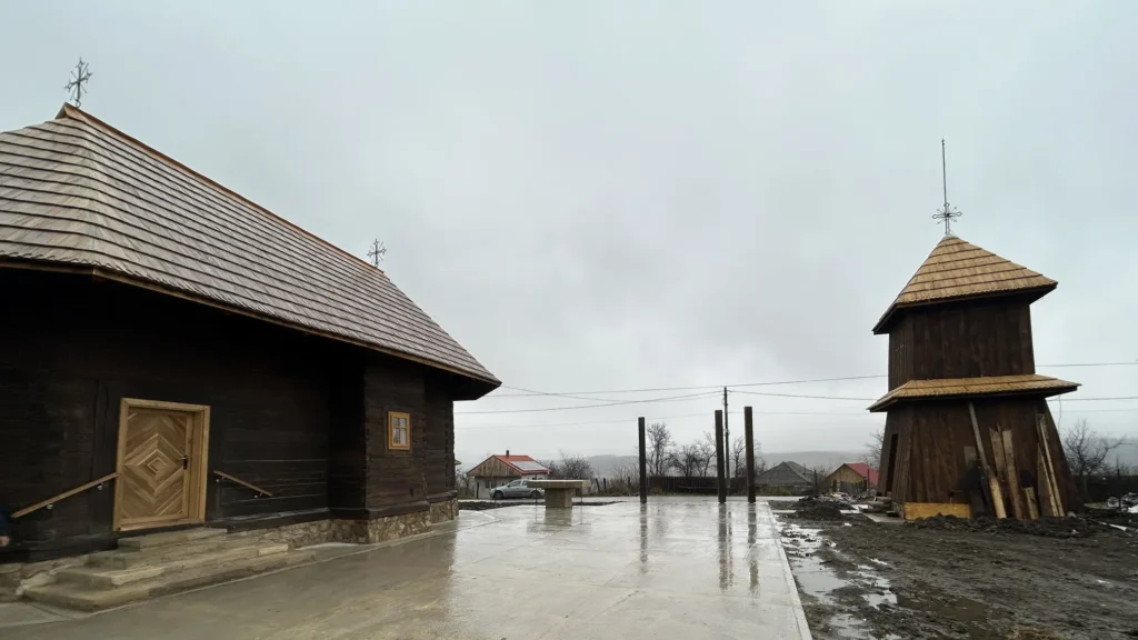 Cum a salvat un preot nemțean o veche biserică a răzeșilor: Proiectul celor 100 de ctitori