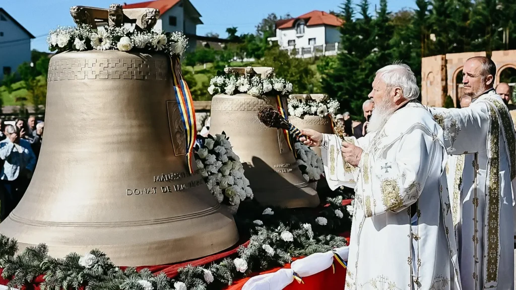 Mitropolitul Andrei a sfințit clopotele Mănăstirii Dobric