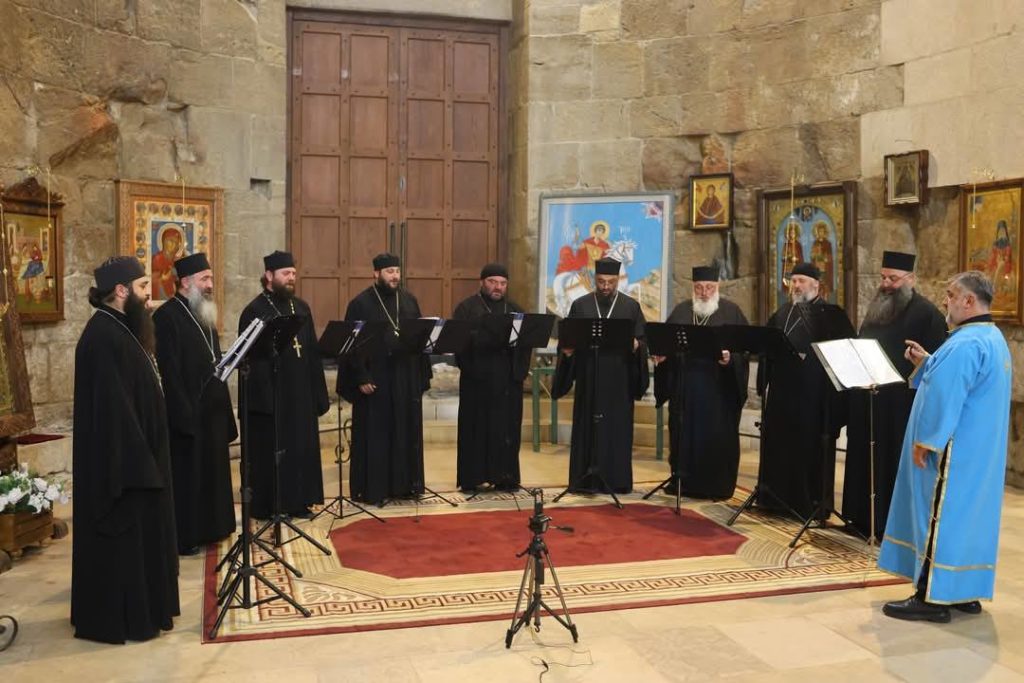 ბაგრატის ტაძარში სასულიერო პირთაგან შედგენილი გუნდის მიერ შესრულებული ქართული საგალობლების საღამო გაიმართა