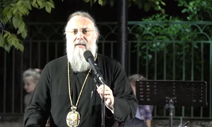 Ο Μητροπολίτης Τρίκκης Χρυσόστομος τραγουδά στου “Βοσπόρου τ’αγιονέρια” (ΒΙΝΤΕΟ)