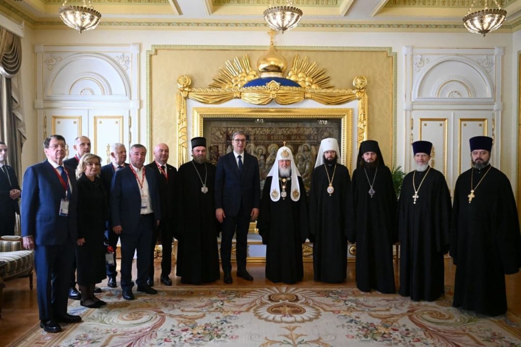 Председник Вучић уручио орден Републике Србије патријарху Кирилу